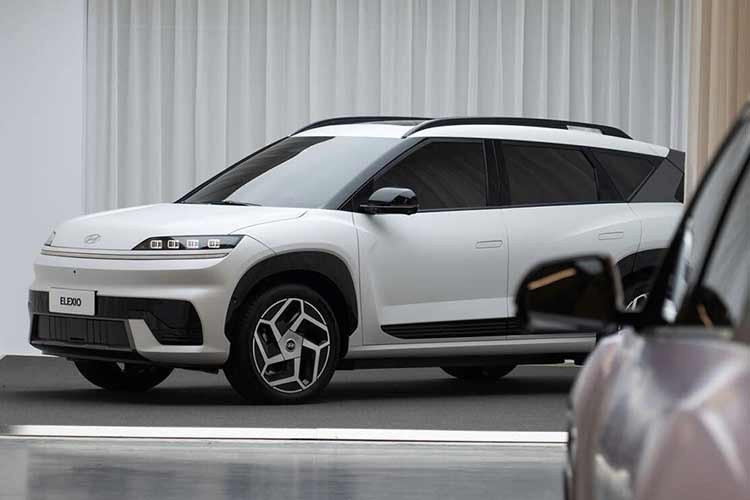 Tại thị trường Úc mức giá xe Hyundai Elexio EV 2026 được công bố khởi điểm từ 59.990 AUD (tương đương khoảng hơn 1 tỷ đồng), hiện thị trường này chỉ bán ra duy nhất một phiên bản Elite.