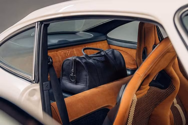 Hệ thống bướm ga độc lập được kích hoạt bởi hệ thống đánh lửa hiện đại.