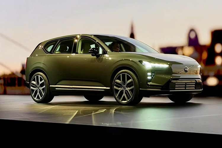 Volvo gọi SUV điện EX60 2026 là một “kẻ thay đổi cuộc chơi” và lần này, nhận định đó không hẳn chỉ mang tính tiếp thị. Đây được xem là mẫu xe điện quan trọng nhất của Volvo từ trước đến nay, bước vào phân khúc SUV cỡ trung với những con số rất đáng chú ý.