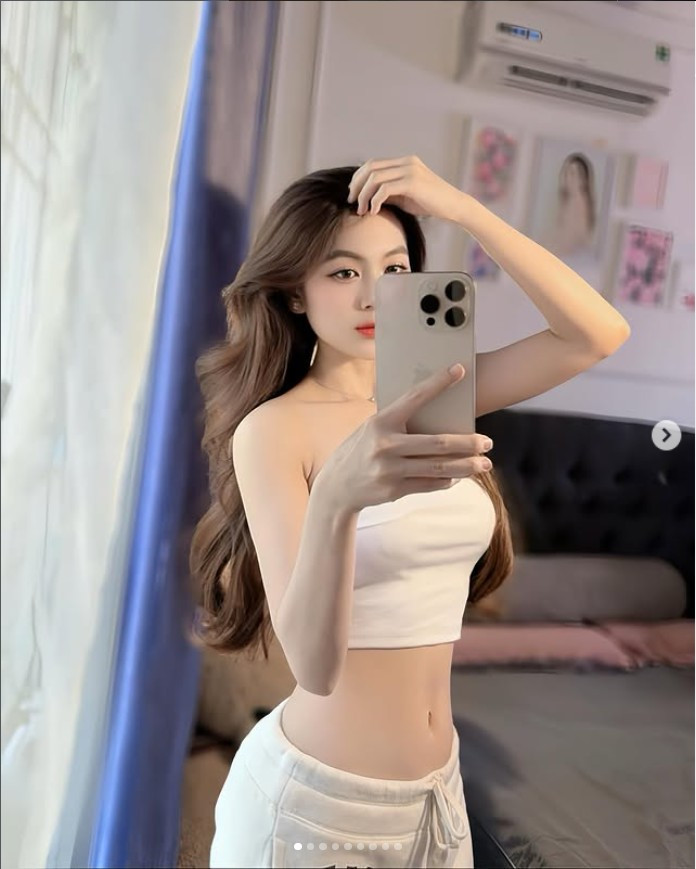 Bên cạnh công việc giảng dạy, Nam Trân cũng thử sức ở nhiều lĩnh vực khác như người mẫu ảnh, kinh doanh và ca hát.