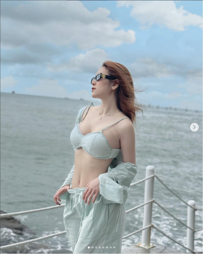 Sở hữu ngoại hình nổi bật cùng phong thái tự tin, Nam Trân nhanh chóng được cộng đồng mạng chú ý và ưu ái gọi bằng những danh xưng như “cô giáo xinh nhất mạng xã hội” hay “cô giáo tiểu học xinh đẹp nhất Sài thành”.