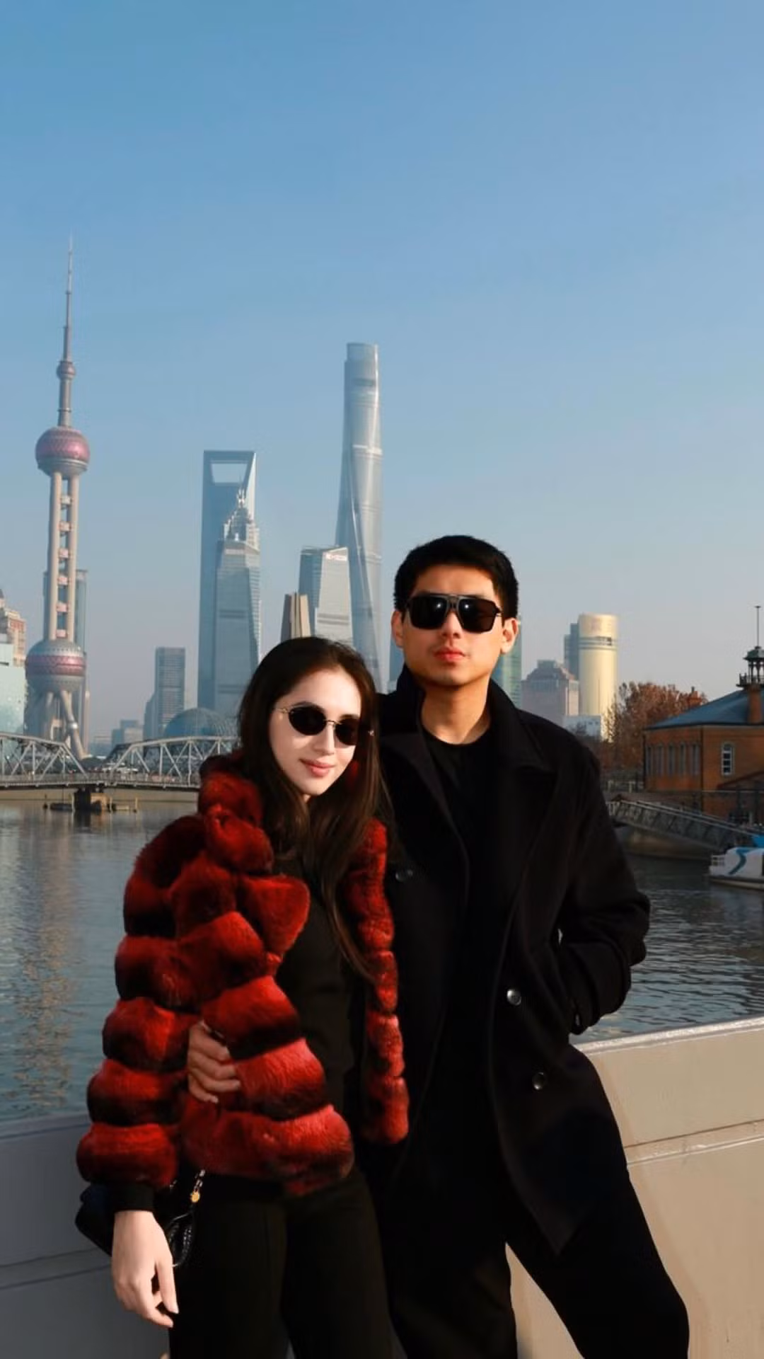 Dịp Tết hay các sự kiện quan trọng, Trâm Anh nhiều lần chụp ảnh chung cùng gia đình Hiếu Nguyễn. Trong đám cưới ở Đà Nẵng hồi cuối năm ngoái, Tiên Nguyễn cũng tiết lộ Marie Trâm Anh chính là người đã hỗ trợ chồng gốc Dubai của cô chuẩn bị màn cầu hôn lãng mạn ở Pháp.