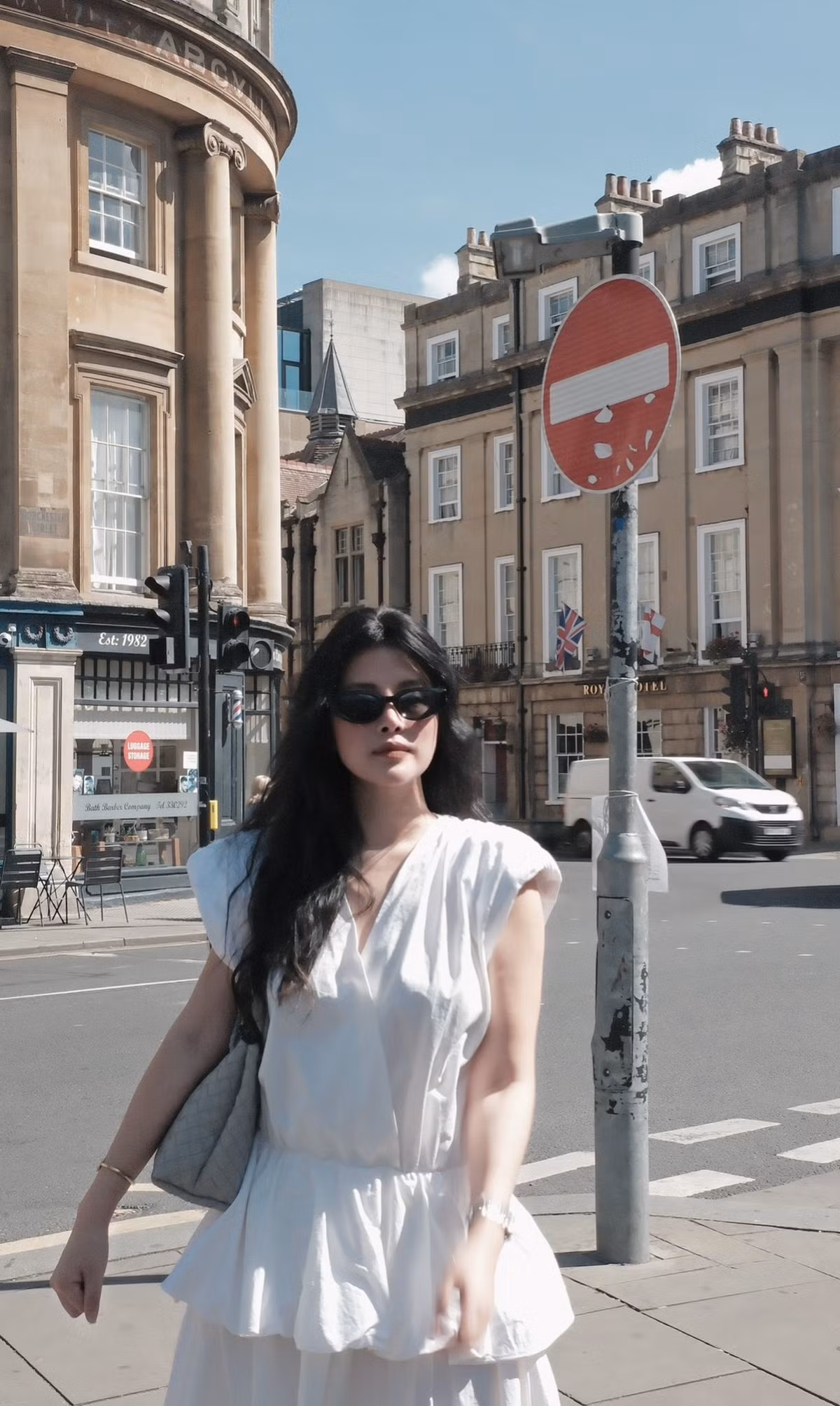 Khác hẳn với hình ảnh một "quý cô tài chính" thường thấy, Hải Vân ở đời thường cho thấy một gu thời trang đa dạng và cực kỳ hút mắt.