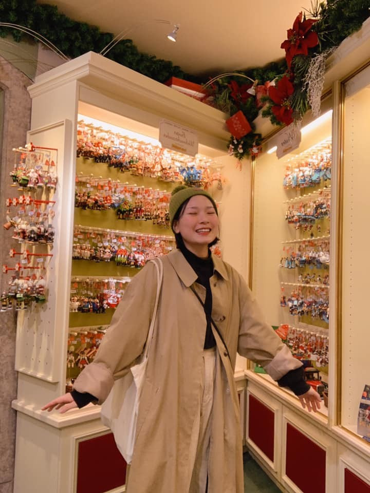 Vì học truyền thông, và muốn tạo ra những sản phẩm truyền thông của riêng mình, cũng như muốn nâng cao cơ hội tìm việc làm sau khi tốt nghiệp, Thạch Trang quyết định tạo nên những nội dung xoay quanh cuộc sống du học sinh và đời sống thường ngày của mình.