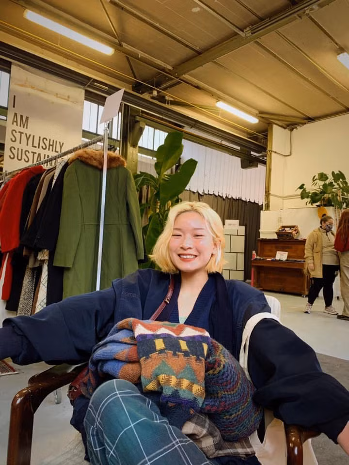 Các video của mình, Thạch Trang thường chia sẻ về cuộc sống đời thường khi du học tại Đức, những vlog đi du lịch hay lối sống cá nhân khiến dân mạng thích thú.