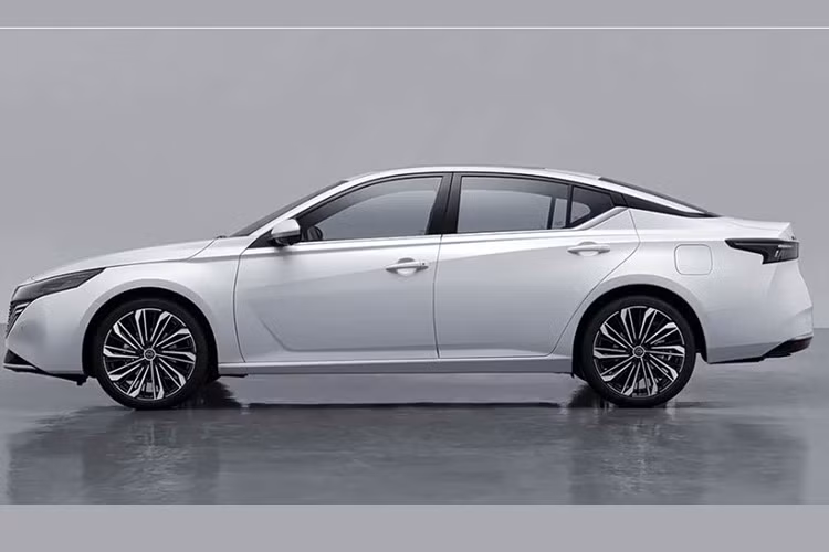 Mẫu sedan hạng D này hiện đang chuẩn bị cho đợt nâng cấp giữa vòng đời ở thị trường tỷ dân. Mặc dù Dongfeng Nissan chưa chính thức xác nhận bản nâng cấp của Teana nhưng hình ảnh của xe đã xuất hiện trên trang web của Bộ Công nghiệp và Công nghệ Thông tin Trung Quốc. Những hình ảnh này đã hé lộ khá rõ diện mạo sắp tới của Teana mới.