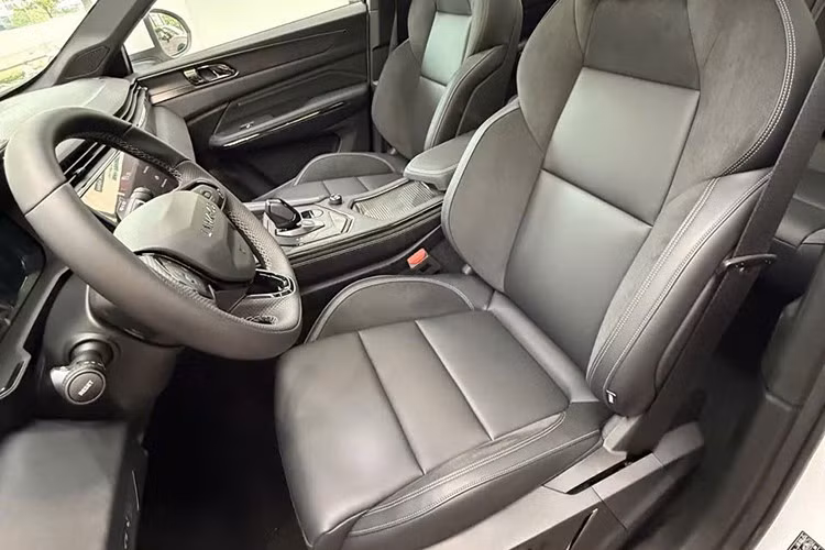 Lynk &amp; Co 01 Hyper tiếp tục khẳng định vị thế trong phân khúc về trang bị an toàn với 15 tính năng hỗ trợ lái ADAS, nổi bật với hỗ trợ lái xe khi ùn tắc, ga tự động với tính năng xếp hàng, hỗ trợ giữ làn đường, hệ thống Camera 360 độ xung quanh xe, kiểm soát phanh khi vào cua.