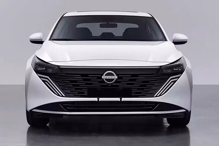 Chưa hết, Nissan Teana 2026 còn sở hữu cản trước với khe hút gió lớn hơn, mang phong cách tương tự các mẫu xe N6 và N7 mới. Những thay đổi này nhằm hiện đại hóa Teana và tạo sự đồng nhất về hình ảnh với các dòng xe điện hóa mới của Nissan.