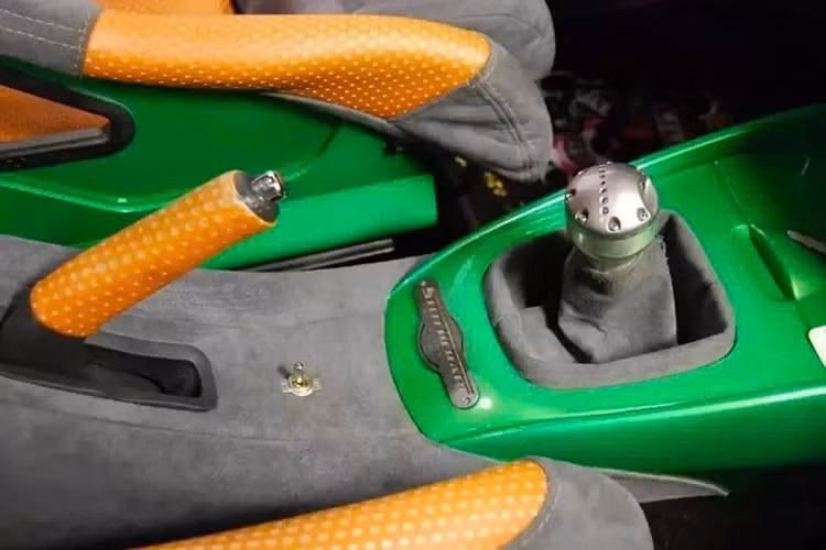 Mặc dù không có thông số mã lực cụ thể nào được công bố, sức mạnh vẫn được truyền đến bánh trước, tương tự như hệ dẫn động Protege5 nguyên bản. Các nâng cấp hỗ trợ bao gồm hệ thống treo lò xo trụ và phanh Wilwood, hoàn thiện hiệu suất vượt trội.