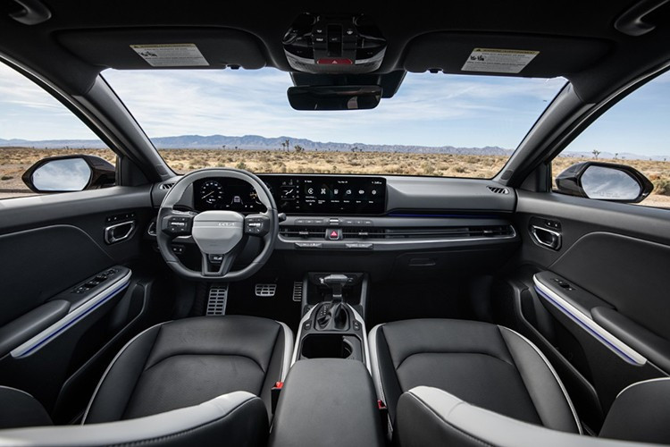 Động cơ tăng áp 1.6L 4 xi-lanh độc quyền cho bản GT-Line Turbo, sản sinh công suất 190 mã lực, mô-men xoắn 264 Nm, kết hợp hộp số tự động 8 cấp và hệ thống treo hiệu chỉnh thể thao. Phiên bản GT-Line Turbo là lựa chọn tối ưu cho những ai yêu thích cảm giác lái mạnh mẽ và linh hoạt hơn.