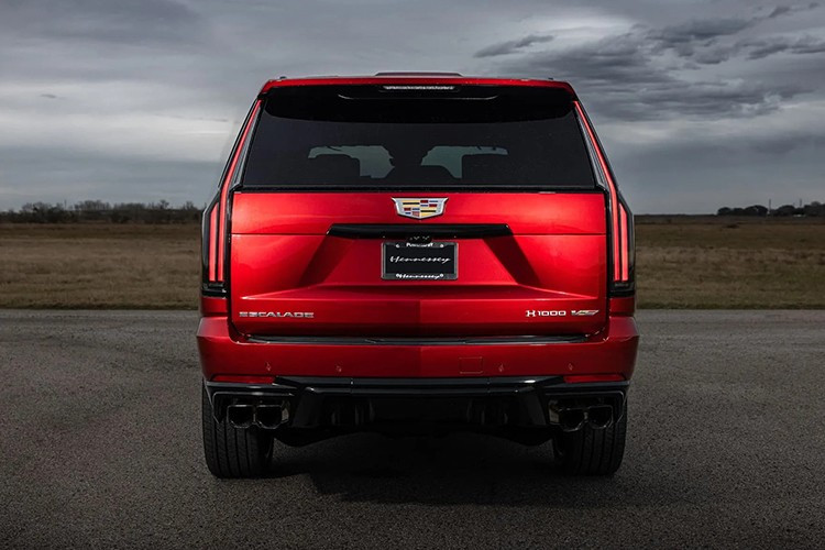 Và bên cạnh việc tăng công suất, gói nâng cấp của Hennessey dành cho Cadillac Escalade-V 2026 còn bao gồm huy hiệu đặc biệt 'H1000' và 'Hennessey' ở bên ngoài, cũng như một tấm bảng đánh số seri dưới nắp ca-pô.