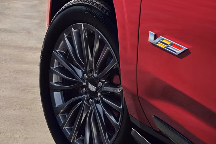 Hennessey cung cấp gói nâng cấp H1000 cho Cadillac Escalade-V 2026 với chế độ bảo hành 3 năm hoặc 36.000 dặm (57.936 km), tùy điều kiện nào đến trước, và sẽ giao xe cho bạn sau khi đã thử nghiệm trên đường lên đến 500 dặm (805 km) để đảm bảo rằng nó đáp ứng được kỳ vọng và mọi chức năng đều hoạt động bình thường.