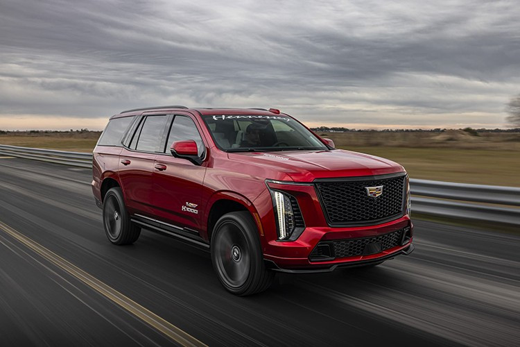 Giá bán của mẫu xe năm 2026 bắt đầu từ 168.000 USD (tương đương khoảng 4,3 tỷ đồng), và chưa bao gồm phí vận chuyển và các khoản phí đại lý phát sinh khác.