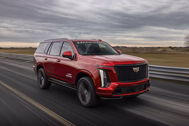 Giá bán của mẫu xe năm 2026 bắt đầu từ 168.000 USD (tương đương khoảng 4,3 tỷ đồng), và chưa bao gồm phí vận chuyển và các khoản phí đại lý phát sinh khác.