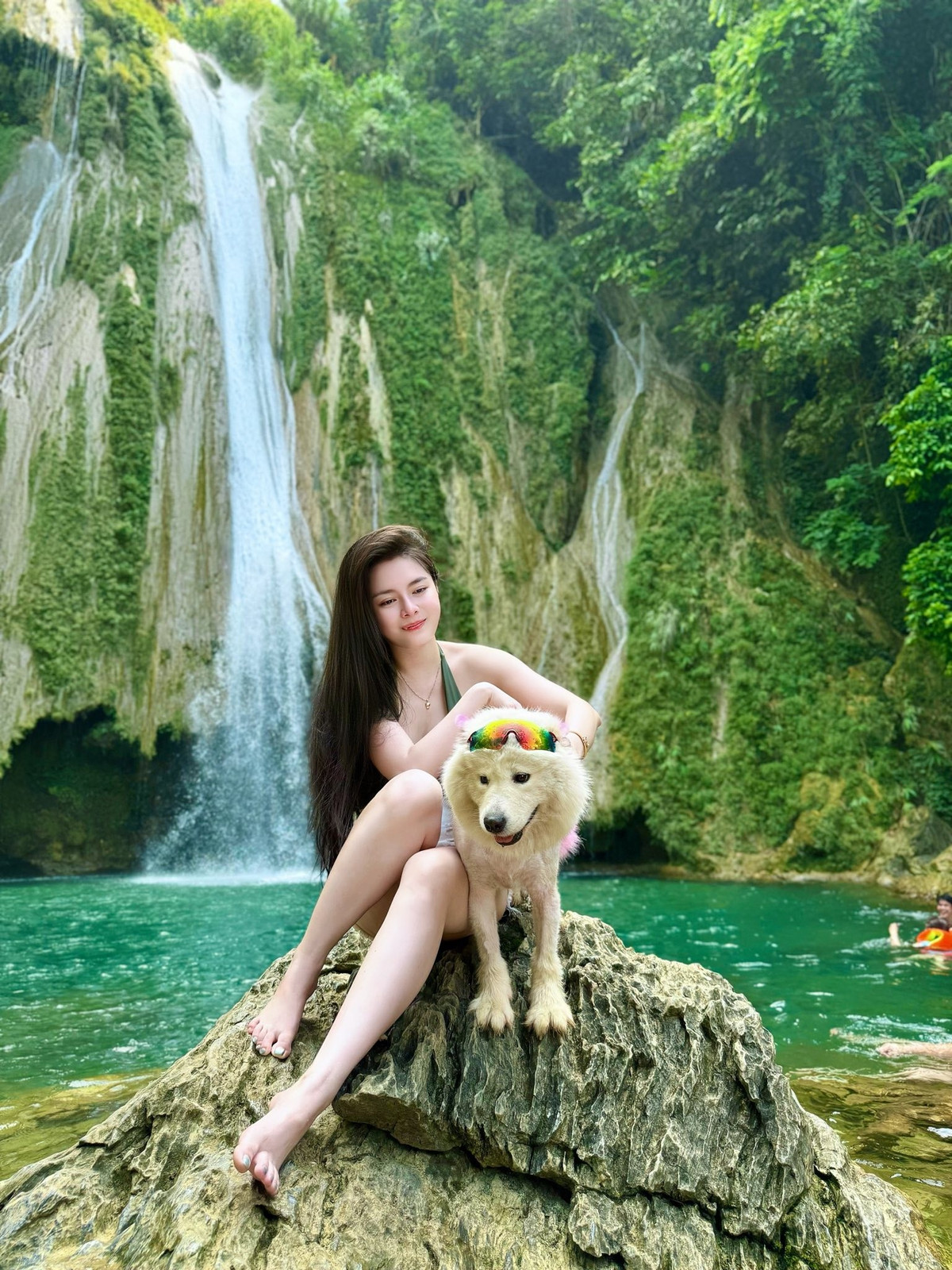 Trong bộ ảnh mới, Cao Diệp Anh lựa chọn những bộ bikini với màu sắc tươi sáng, nổi bật trên làn da trắng mịn.