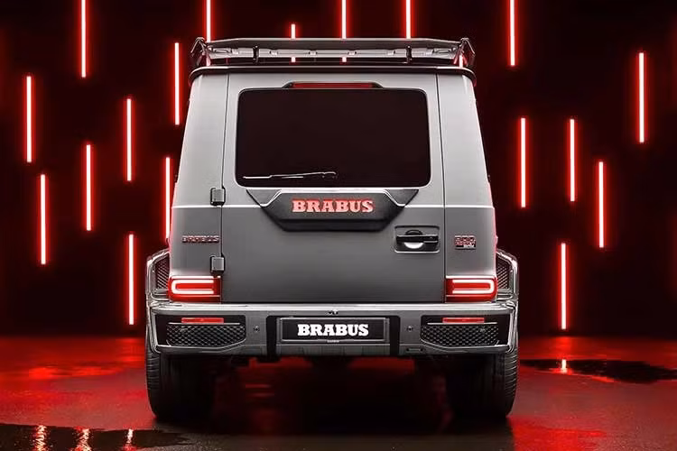 Công suất phân bổ tuyến tính và kiểm soát hoàn hảo suốt dải tua, giúp khả năng tăng tốc từ 0-100 km/h chỉ trong 3,7 giây. Tốc độ tối đa được giới hạn điện tử ở 240 km/h (149 mph).