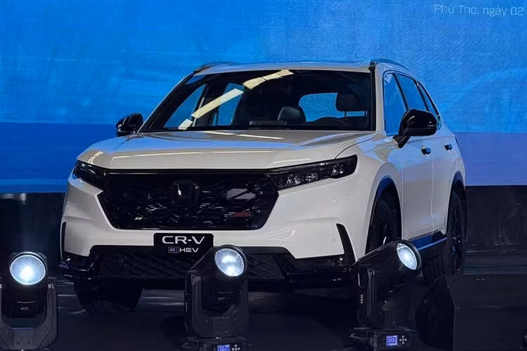 Ngày 02/02/2026, Honda Việt Nam (HVN) chính thức giới thiệu phiên bản nâng cấp của dòng xe Honda CR-V e:HEV trên thế hệ thứ 6 tại thị trường Việt Nam – ngoài phiên bản e:HEV RS, lần đầu tiên bổ sung thêm phiên bản Hybrid – e:HEV L với những thay đổi đáng giá dành cho khách hàng.