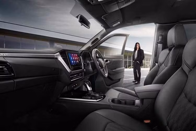 Ngoài ra, Isuzu cũng đang xem xét khả năng phát triển phiên bản PHEV cho mẫu SUV 7 chỗ mu-X, nhằm mở rộng thị trường tại các quốc gia có tiêu chuẩn khí thải nghiêm ngặt.