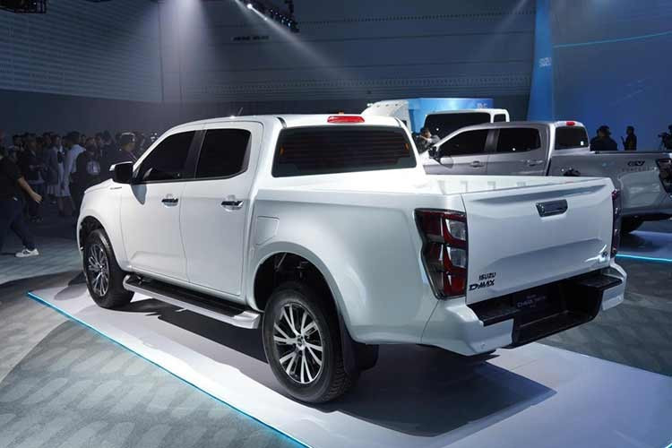 Sự xuất hiện của các mẫu xe như BYD Shark 6 đang chứng minh rằng plug-in hybrid là lựa chọn khả thi trong phân khúc xe bán tải.Theo trang tin Drive (Úc), một đại diện của Isuzu xác nhận rằng hãng đang nghiên cứu hệ truyền động PHEV cho D-Max, lấy Ford Ranger PHEV và BYD Shark 6 làm chuẩn tham chiếu.