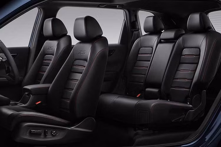 Xe được trang bị hệ thống kết nối viễn thông Honda CONNECT trên tất cả các phiên bản. Hệ thống bao gồm 3 nhóm chức năng chính: An toàn và bảo mật, Điều khiển xe từ bất cứ đâu và Thuận tiện sẽ giúp chủ sở hữu dễ dàng tiếp cận chiếc xe, cũng như mang lại cảm giác an tâm, thuận tiện, niềm vui và tự hào khi sở hữu một chiếc ôtô Honda.