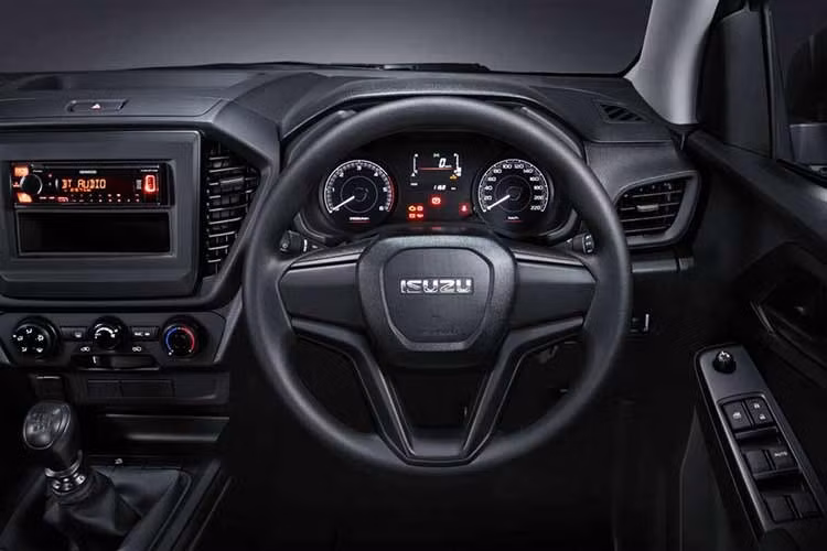 Nếu trở thành hiện thực, Isuzu sẽ là hãng hiếm hoi lựa chọn động cơ diesel cho cấu hình PHEV – khác biệt so với hai đối thủ Ford và BYD vốn sử dụng động cơ xăng.