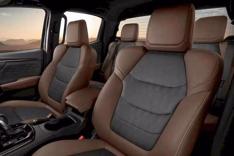 Nếu mẫu xe Isuzu mu-X PHEV mới được ra mắt, đây sẽ là mẫu SUV khung gầm bán tải (PPV) đầu tiên trong phân khúc trang bị hệ truyền động plug-in hybrid.