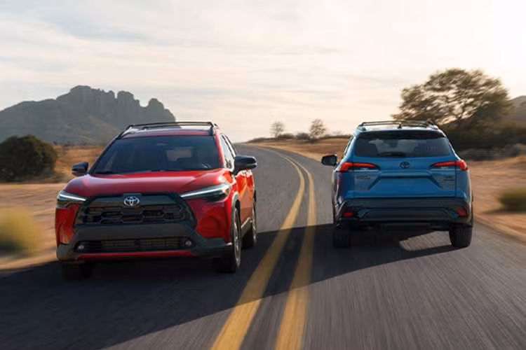 Đó là lúc Consumer Reports phát huy vai trò của mình. Tổ chức nghiên cứu thị trường phi lợi nhuận này đã xếp hạng các mẫu xe đời 2025 được dự đoán có thể đạt số công-tơ-mét 320.000 km dựa trên khảo sát người dùng. Không có gì ngạc nhiên khi xe Toyota chiếm ưu thế áp đảo với 8/12 mẫu trong danh sách. Ngoài Toyota, danh sách của Consumer Reports còn có 2 mẫu xe Honda, 1 mẫu Ford và 1 mẫu Chevrolet.