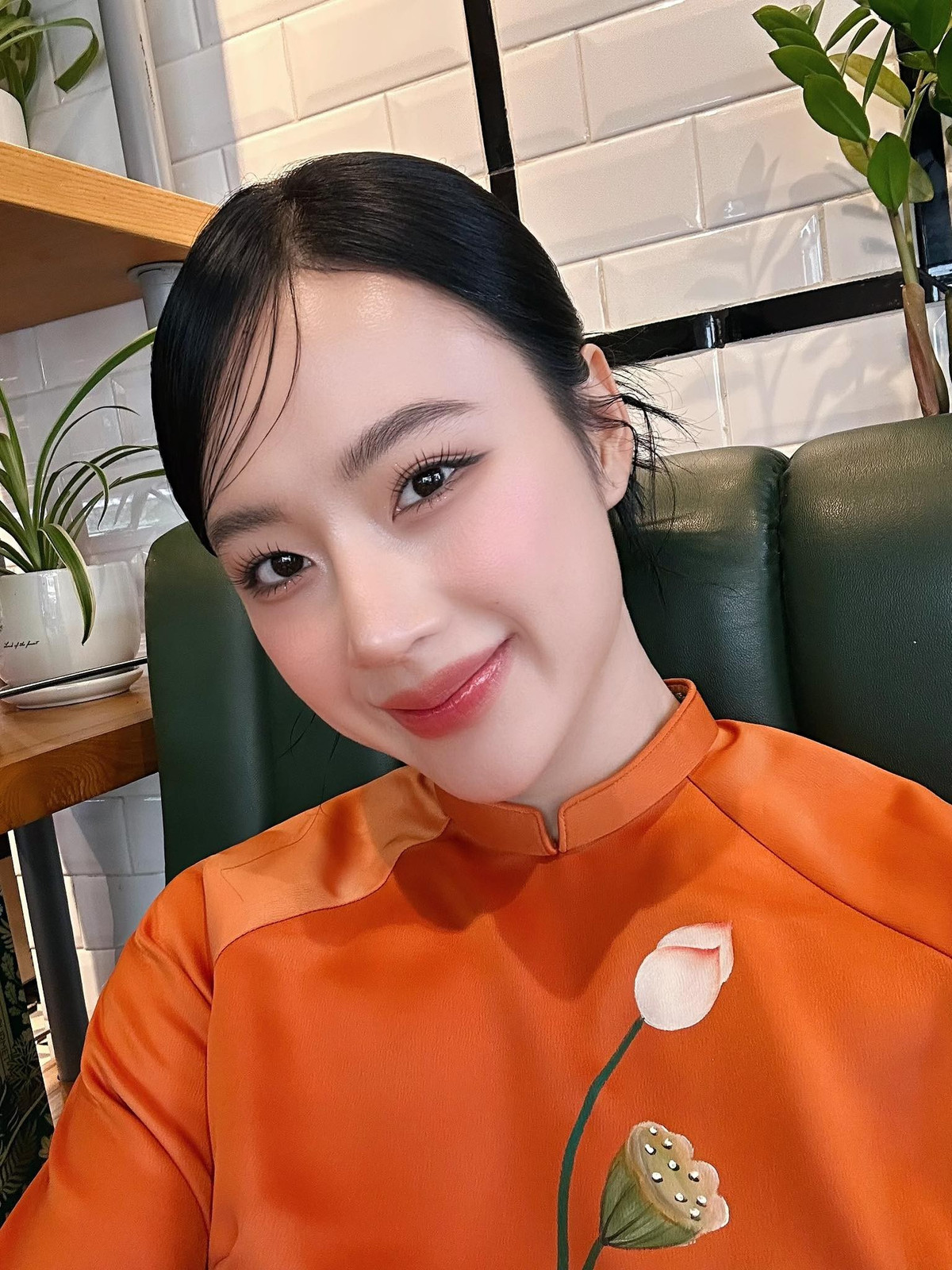 Dù nghiêng về bên nào, cũng khó phủ nhận một điều: Angela Phương Trinh luôn biết cách khiến khán giả phải tò mò.