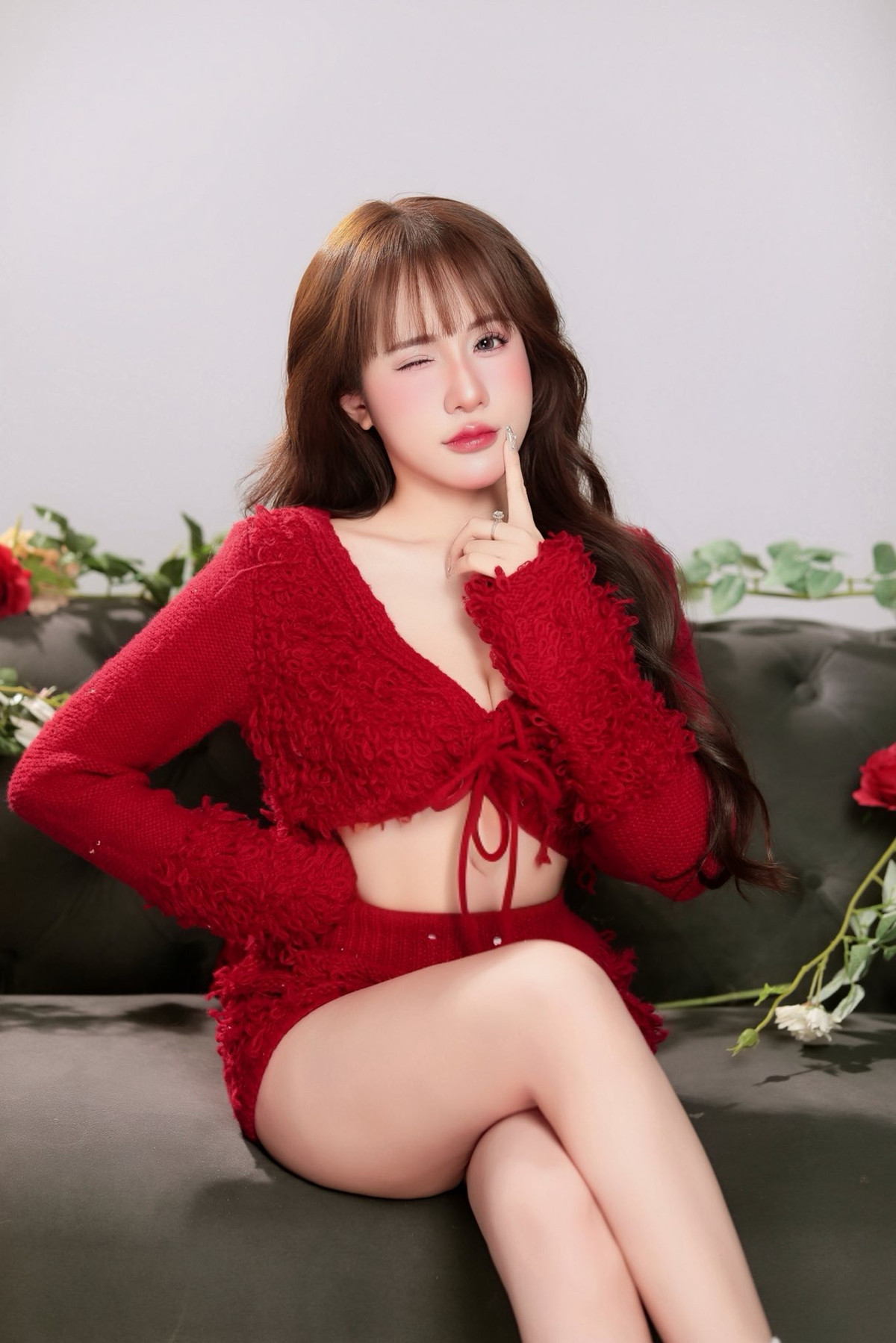 Tuyết Anh từng tham gia nhiều giải đấu trong nước, lọt vào vòng chung kết Giải Vô địch Quốc gia 2023 và giành danh hiệu Á quân nội dung đơn nữ mở rộng tại Hà Nội – thành tích đáng nể đối với một cơ thủ trẻ.