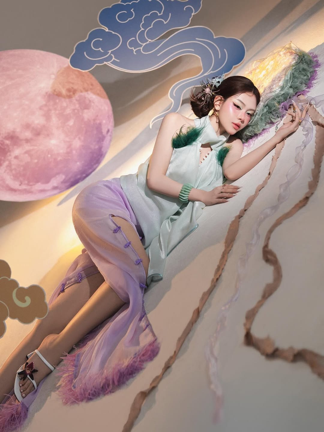 Cũng giống như bao cô gái khác, sở thích của Hà Môi là ăn uống, mua sắm và chụp ảnh. Nữ TikToker được mọi người nhận xét là một cô gái năng động, vui vẻ và hài hước. Ảnh sử dụng trong bài: Instagram nhân vật.