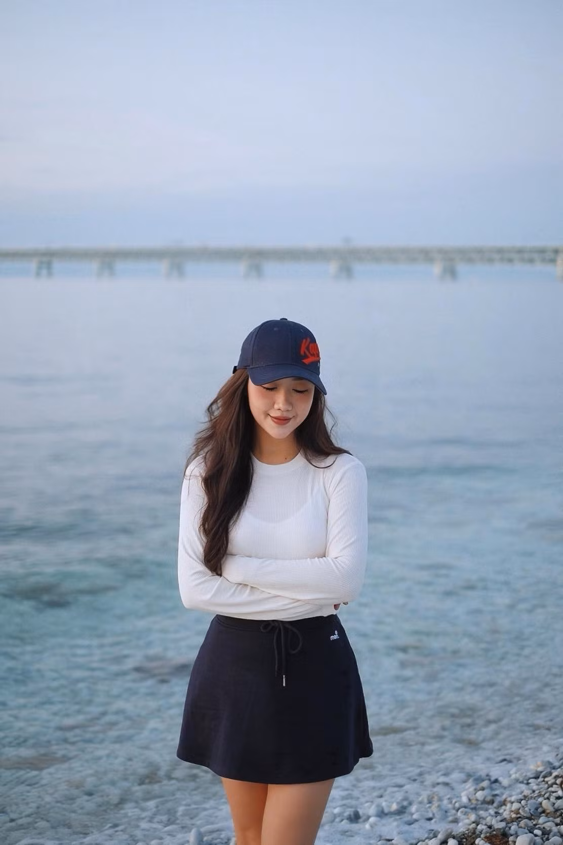 Không cần bối cảnh cầu kỳ hay trang phục lộng lẫy, nữ tiếp viên trưởng Tôn Nữ Nam Phương vẫn ghi điểm tuyệt đối nhờ vẻ ngoài tươi tắn, phong thái tự nhiên và khí chất thanh lịch vốn đã trở thành “thương hiệu” cá nhân.