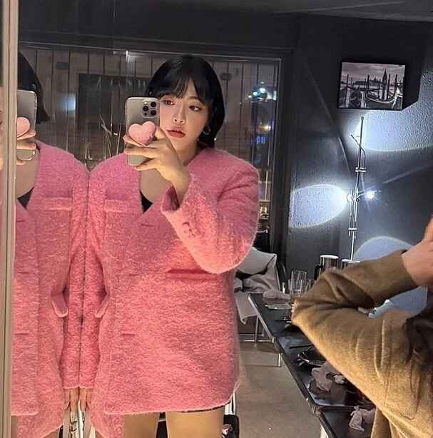 "Thánh ăn Hàn Quốc" tự mình làm người mẫu, đăng loạt ảnh diện những thiết kế được giới thiệu đem lại sự thoải mái, dễ chịu, đặc biệt cho những phụ nữ ngoại cỡ hoặc có vòng một lớn.