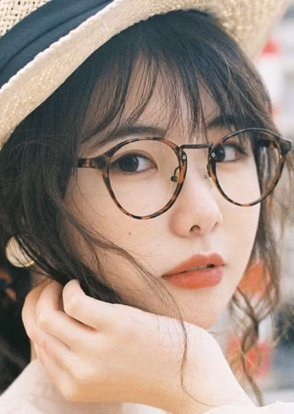 Với chất giọng trong trẻo và khả năng biểu cảm đa dạng, Duoduo nhanh chóng thu hút sự chú ý và được cộng đồng yêu thích.