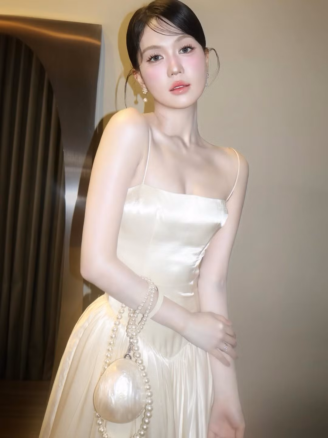 Sinh năm 1989, Ngọc Trinh (tên đầy đủ Trần Thị Ngọc Trinh) là một trong những cái tên đình đám của làng giải trí Việt.