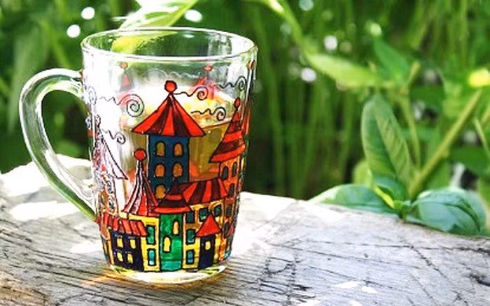 Trải nghiệm dùng tào phớ bằng ly vang với những hình vẽ xinh xắn hay những chiếc cốc trà đá "khoác áo mới" đã nhanh chóng viral.