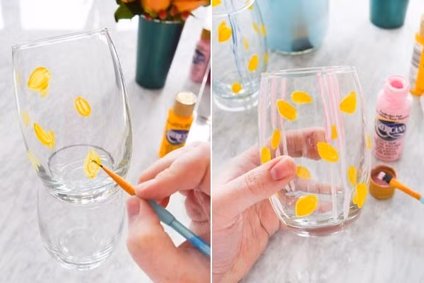 Không chỉ có thể trổ tài hội họa trên những chiếc ly vang mà còn có thể chọn vẽ trên các những chiếc cốc thủy tinh có khía huyền thoại.