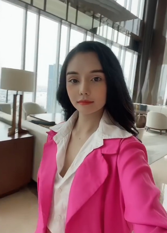 Khi tìm kiếm các tài khoản mạng xã hội khác của Mon 2K, tất cả đã không còn hoạt động. Cô không hề chia sẻ lý do vì sao ngừng dùng mạng xã hội. Có thể nói, cô nàng từng gây ra không ít thị phi này gần như biến mất hoàn toàn khỏi đời sống trên mạng.