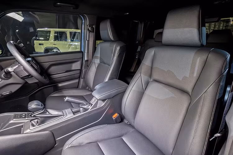 Cung cấp sức mạnh cho FJ là động cơ xăng 2.7L 4 xi-lanh mã 2TR-FE, cho công suất 161 mã lực và mô-men xoắn cực đại 246 Nm, đi kèm hộp số tự động 6 cấp và hệ dẫn động 4 bánh bán thời gian. Đây là loại động cơ vốn quen thuộc với thị trường Đông Nam Á, từng được sử dụng trên Hilux và Fortuner.