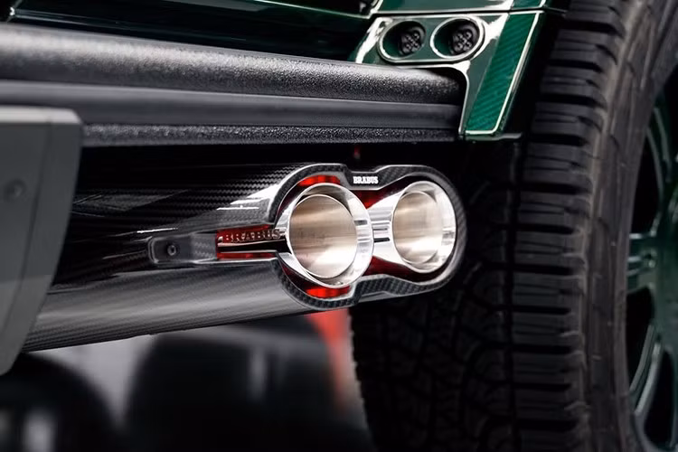 Mô-men xoắn cực đại đạt 738 pound-feet (1.000 Nm), và xe được cho là có thể tăng tốc từ 0-100 km/h trong 5,8 giây, một con số rất ấn tượng (đối với một cỗ máy khổng lồ như vậy), và đạt tốc độ tối đa 210 km/h.