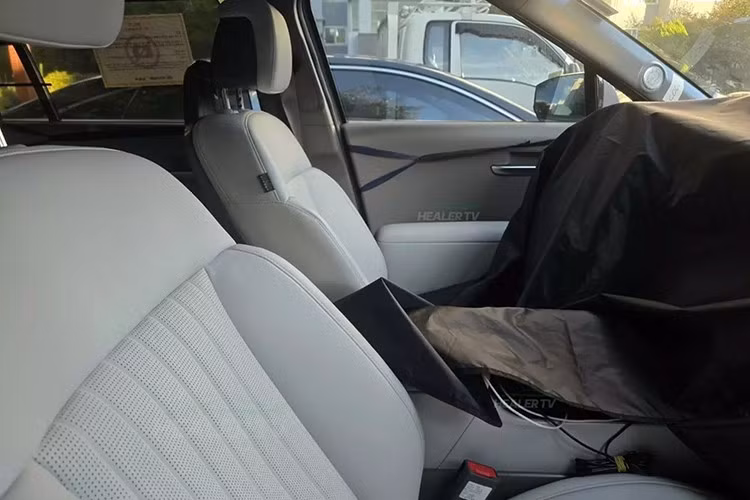 Trợ lý ảo AI “Gleo” - câu trả lời của Hyundai dành cho ChatGPT - cũng được trang bị trên Hyundai Tucson 2027, cho phép tương tác giọng nói tự nhiên để chỉnh hệ thống giải trí, định vị và cài đặt xe.