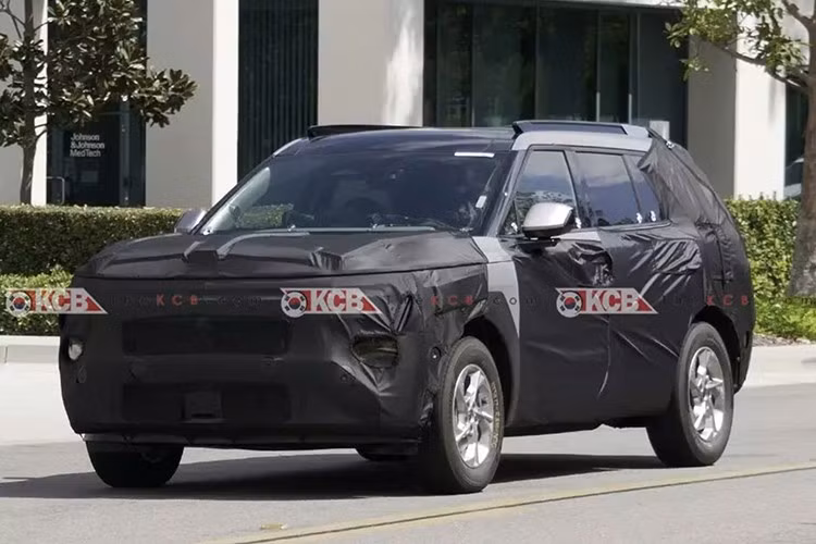 Thế hệ tiếp theo của Hyundai Tucson vừa bị bắt gặp khi đang chạy thử trên đường phố Hàn Quốc. Những hình ảnh chụp lén đã cho thấy cái nhìn rõ ràng nhất từ trước đến nay về nội thất của mẫu SUV bán chạy nhất của thương hiệu Hyundai.