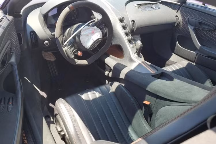 Qua kiểm tra sơ bộ, Armstrong phát hiện khung gầm carbon monocoque của Bugatti Chiron Pur Sport có dấu hiệu hư hại, điều này đủ khiến công ty bảo hiểm có thể xếp xe vào diện “total loss” (mất toàn bộ giá trị).