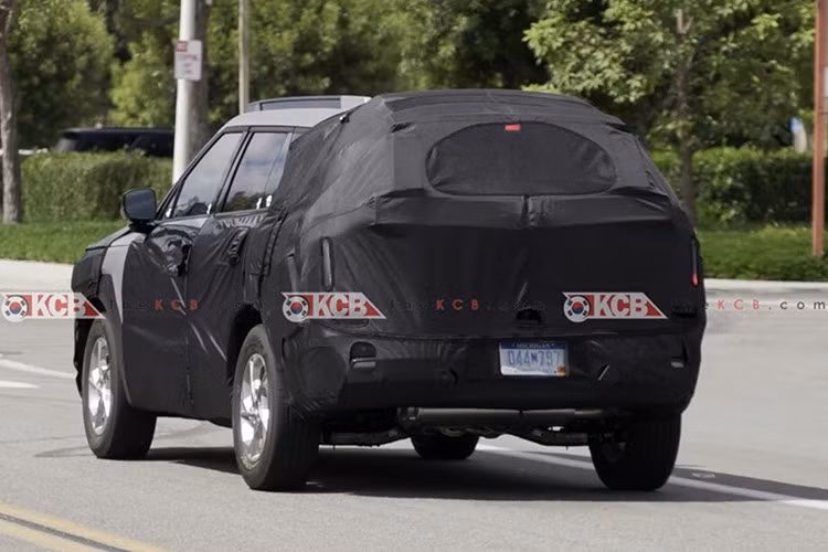 Bên trong Hyundai Tucson 2027 hứa hẹn sẽ xuất hiện những thay đổi mang tính cách mạng như hệ thống thông tin giải trí thế hệ mới do thương hiệu phần mềm Pleos phát triển. Có tên Pleos Connect, hệ thống này được phát triển dựa trên nền tảng Android Automotive OS với giao diện điện thoại thông minh.