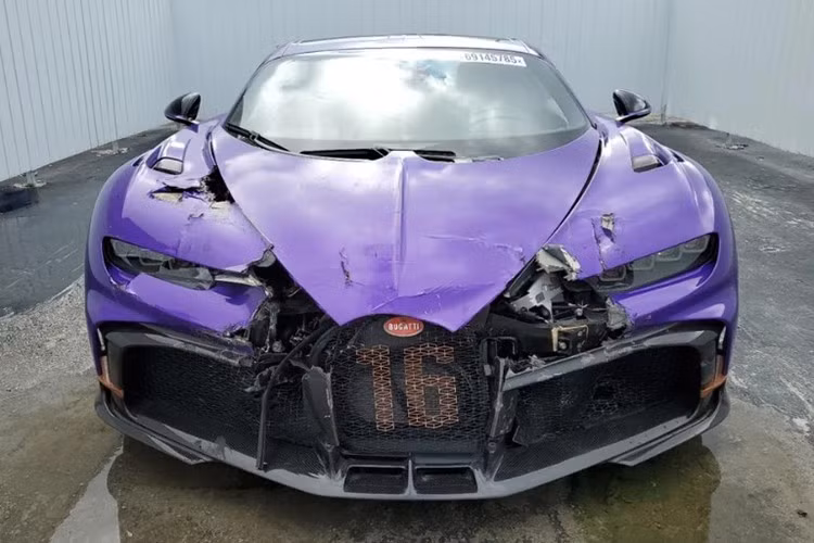 Chỉ 60 chiếc Bugatti Chiron Pur Sport được sản xuất trên toàn cầu, khiến mỗi chiếc Pur Sport đều là một “báu vật” trong giới siêu xe, không chỉ đắt đỏ về giá trị sở hữu mà còn tốn kém bậc nhất nếu chẳng may bị hư hỏng.