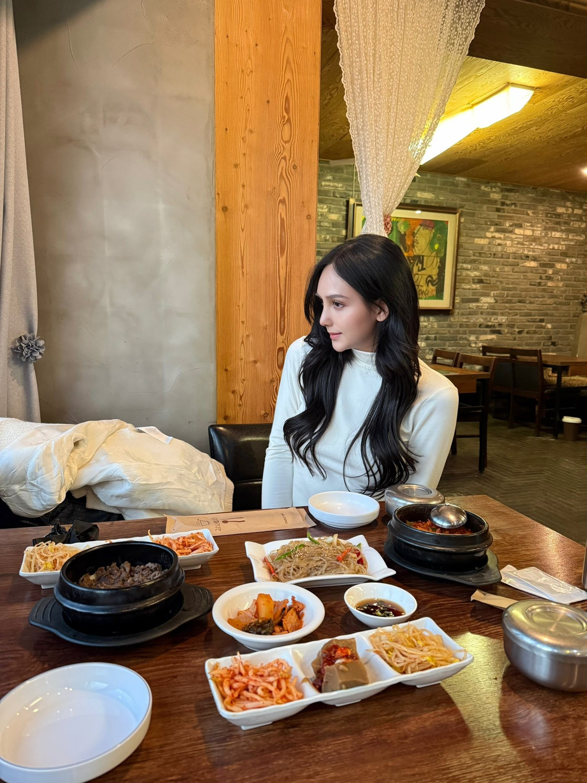 Nguyễn Hoàng Học (sinh năm 1997, quê TP. Hồ Chí Minh) là người đẹp chuyển giới nổi tiếng tại Việt Nam, được nhiều khán giả ưu ái gọi bằng danh xưng “nữ thần chuyển giới”.