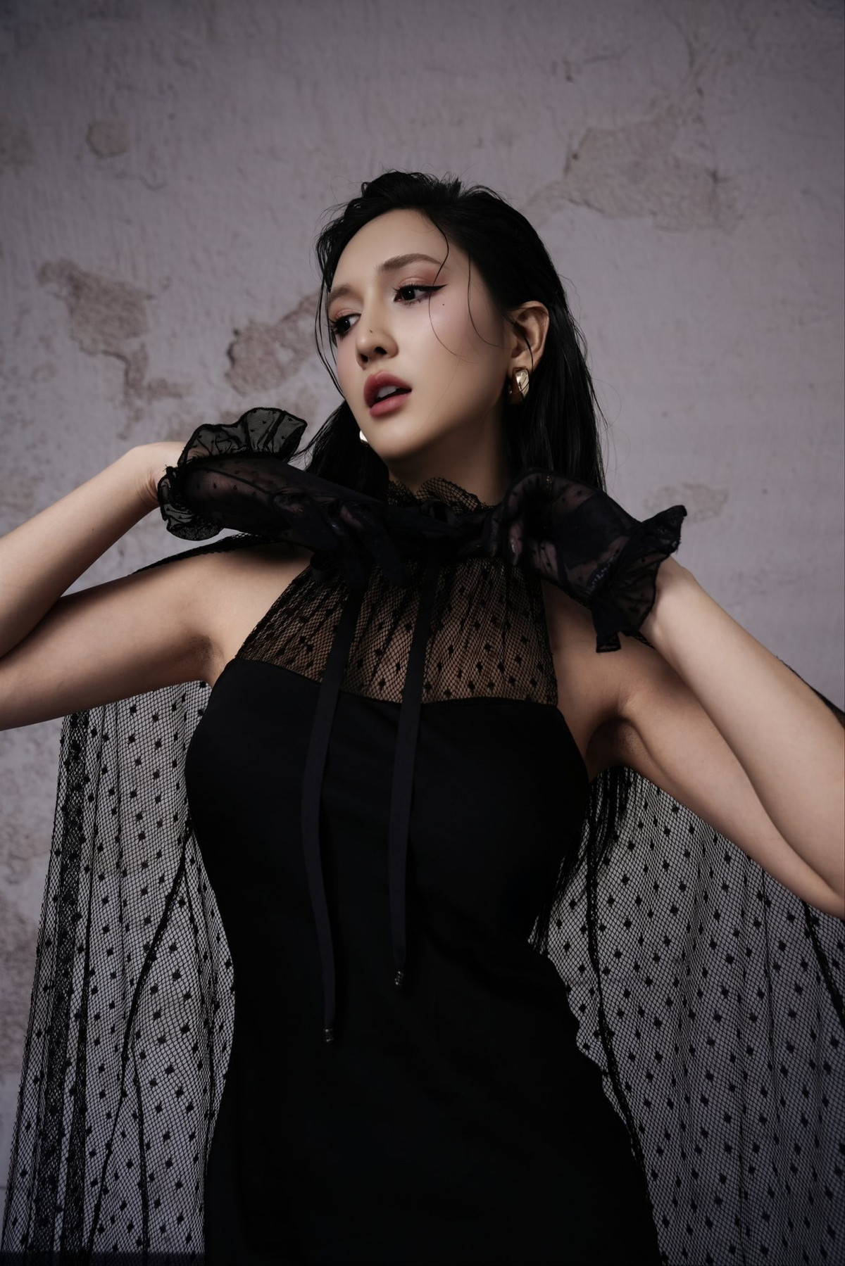 Song song với các hoạt động truyền hình, Nguyễn Hoàng Học còn là một TikToker, influencer có lượng người theo dõi lớn. Trên mạng xã hội, cô thường xuyên chia sẻ những khoảnh khắc đời thường, video hài hước, gần gũi cũng như hành trình chăm sóc bản thân, tập gym và ăn uống lành mạnh để giữ gìn vóc dáng. Đặc biệt, câu chuyện chuyển giới của cô – với sự ủng hộ mạnh mẽ từ gia đình, nhất là mẹ – đã truyền cảm hứng tích cực cho cộng đồng LGBTQ+.