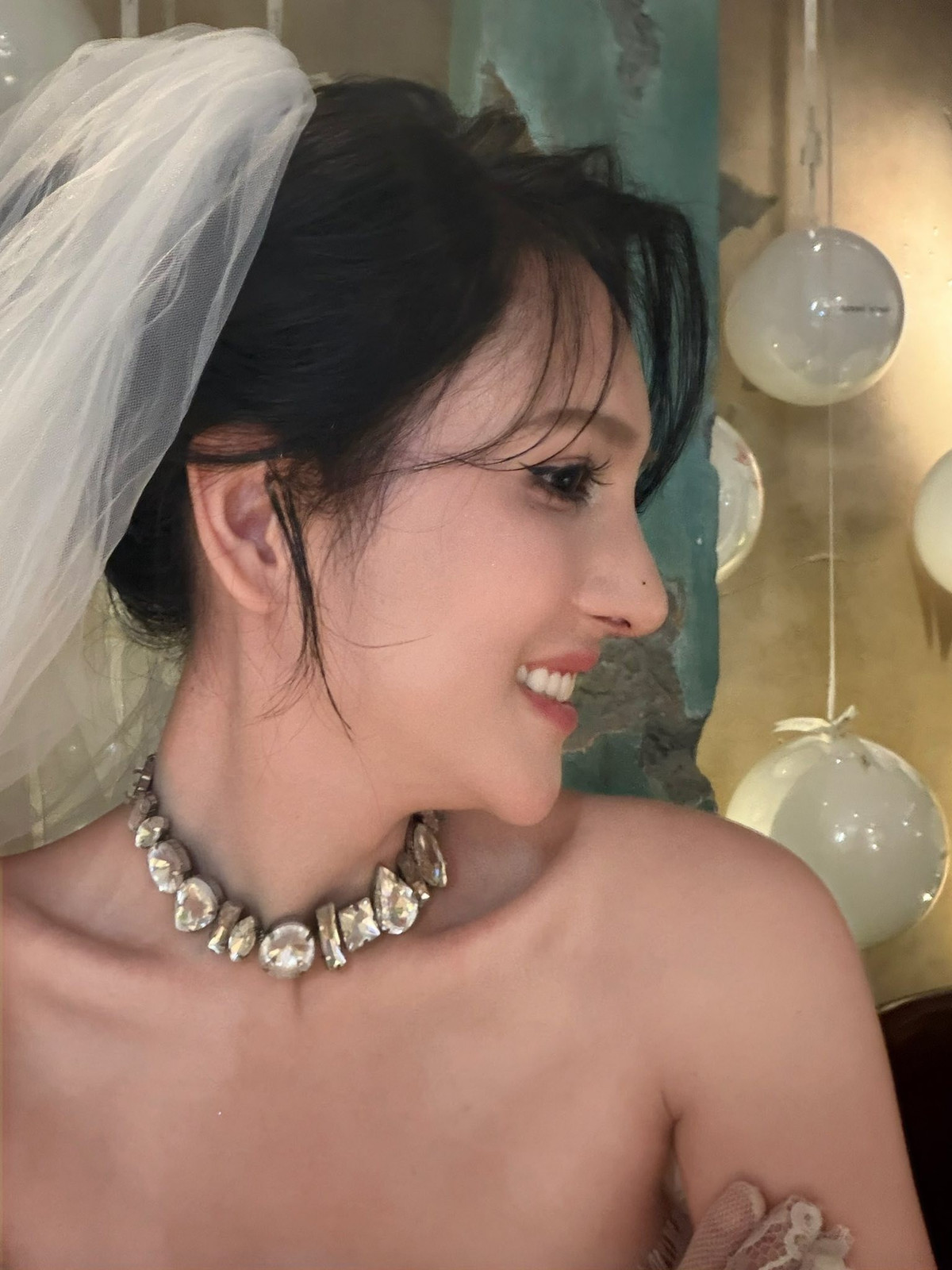 Không chỉ sở hữu vóc dáng nổi bật, gương mặt xinh đẹp của Nguyễn Hoàng Học cũng là điểm nhấn lớn trong bộ ảnh. Đôi mắt to tròn, long lanh, sống mũi cao thanh thoát và nụ cười rạng rỡ giúp cô ghi điểm tuyệt đối.