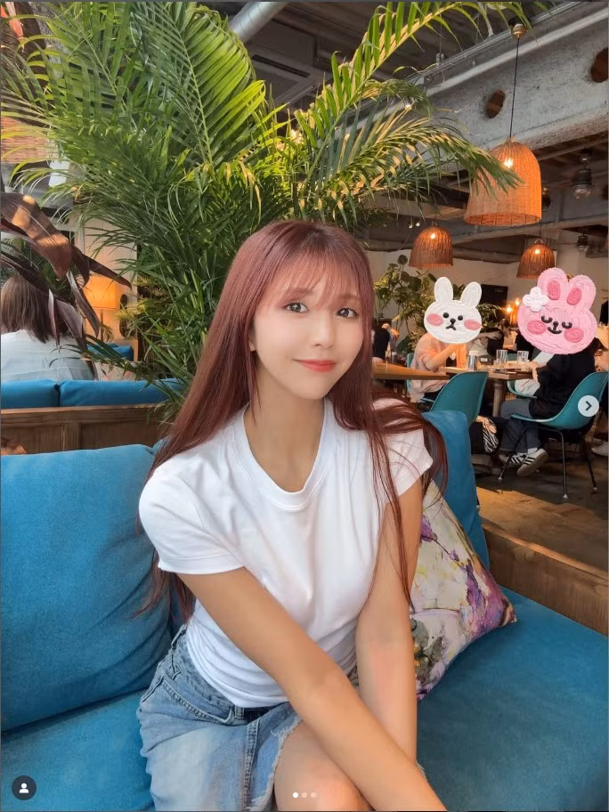 Trên trang cá nhân, Ami thường chia sẻ những khoảnh khắc đời thường, khi thì diện trang phục thường ngày, khi lại là những bộ nội y hoặc bikini nóng bỏng khiến fan mê mệt.