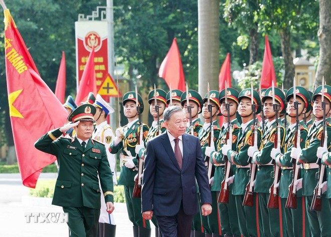 Lễ đón Tổng Bí thư Tô Lâm đến dự Lễ kỷ niệm 80 năm Ngày truyền thống Bộ Tổng Tham mưu Quân đội Nhân dân Việt Nam. (Ảnh: Thống Nhất/TTXVN)