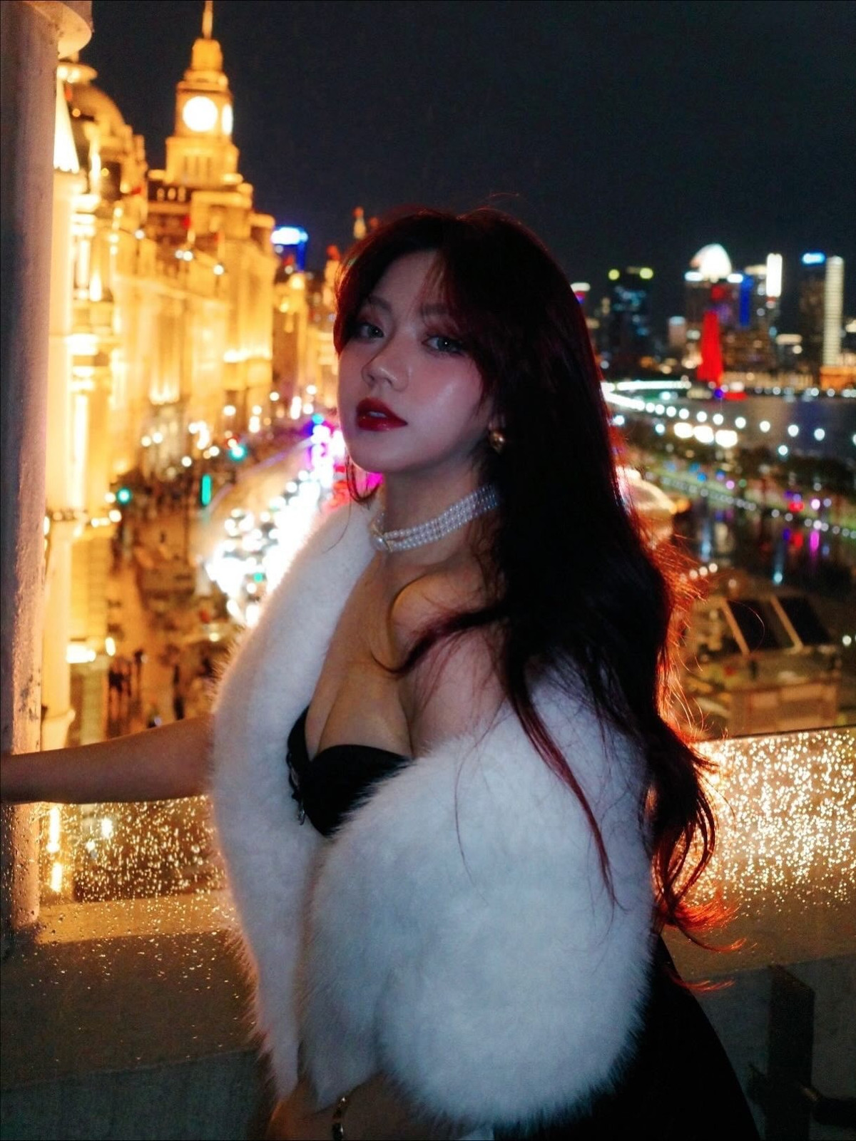 Phần lớn các nhận xét đều mang tính tích cực, khen ngợi sự cuốn hút, thần thái tự tin và khí chất rất riêng của cô nàng. Không ít người cho rằng chính sự giản dị, nhưng có thêm "điểm nhấn" bất ngờ như vậy mới là thứ khiến Bảo Hân trở nên khác biệt so với nhiều hot girl khác trên mạng xã hội.